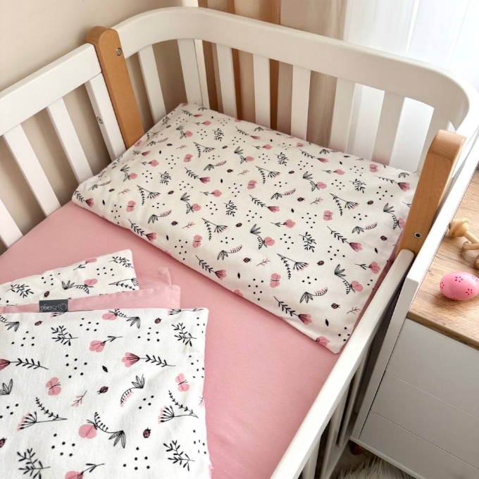 Set lenjerie de schimb pentru patut bebe 3 piese Crengute roz (4)